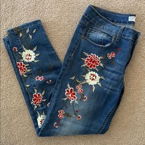 Floral embroidered Jeans